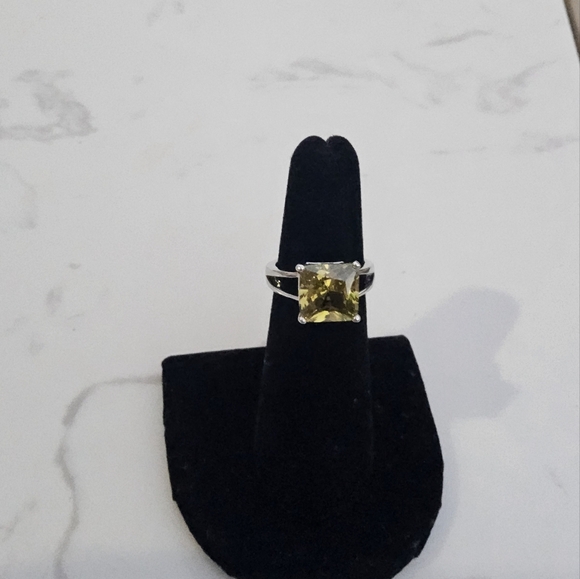 Yellow and Silver Geometric Star Ring - Picture 5 of 7
